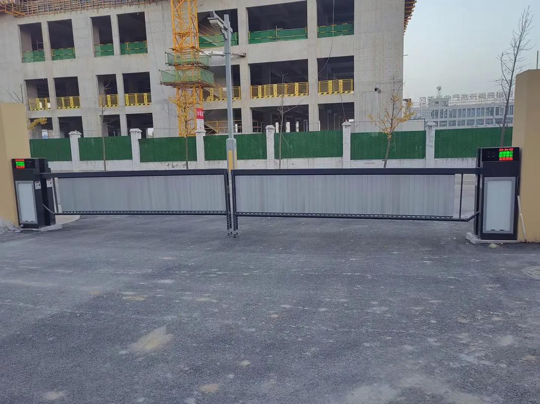 云南空降閘車牌識別系統 廠房工業領域智慧停車的革新應用